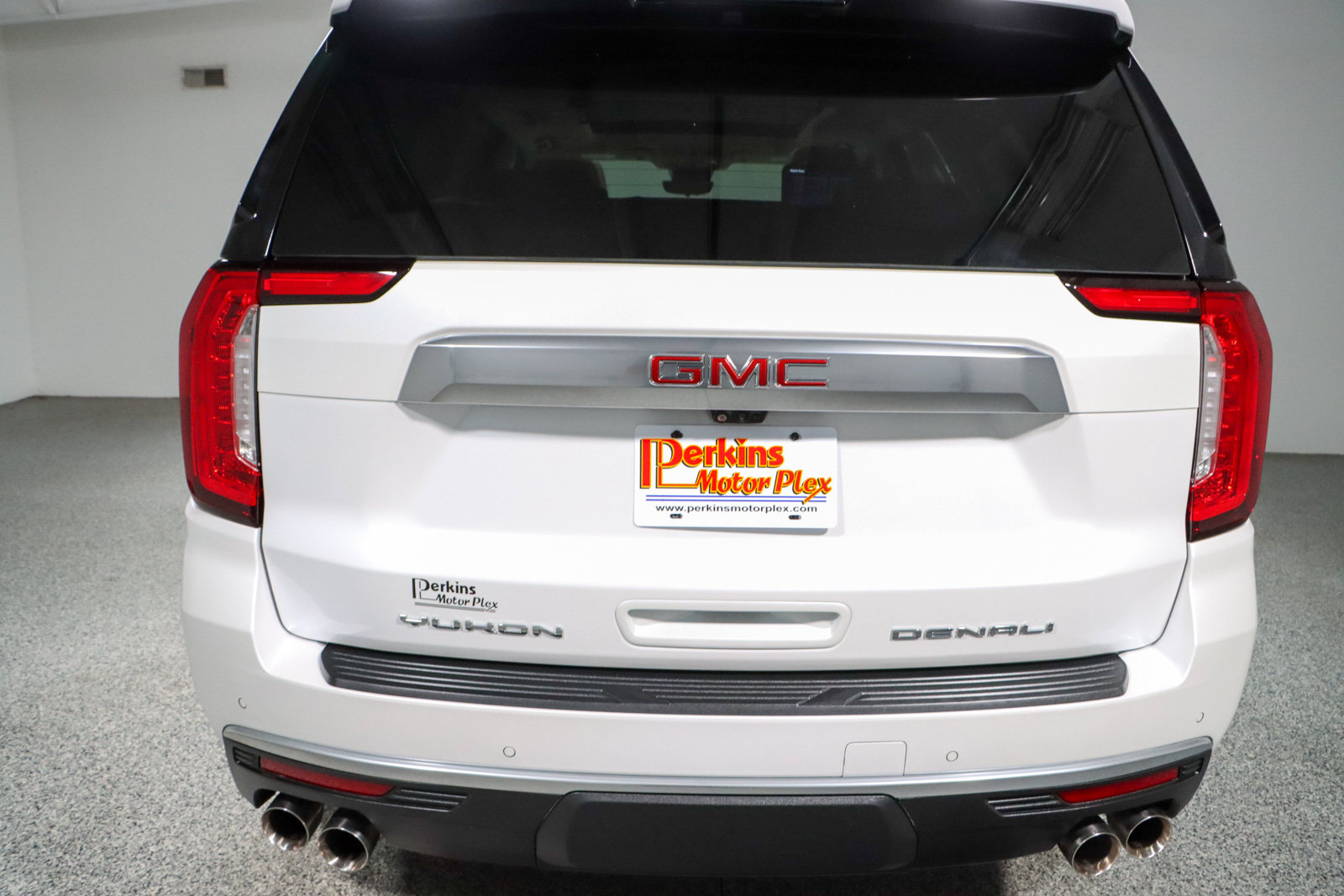 Used 2024 GMC Yukon Denali w/ Advanced Technology Package AWD/4WD image 8