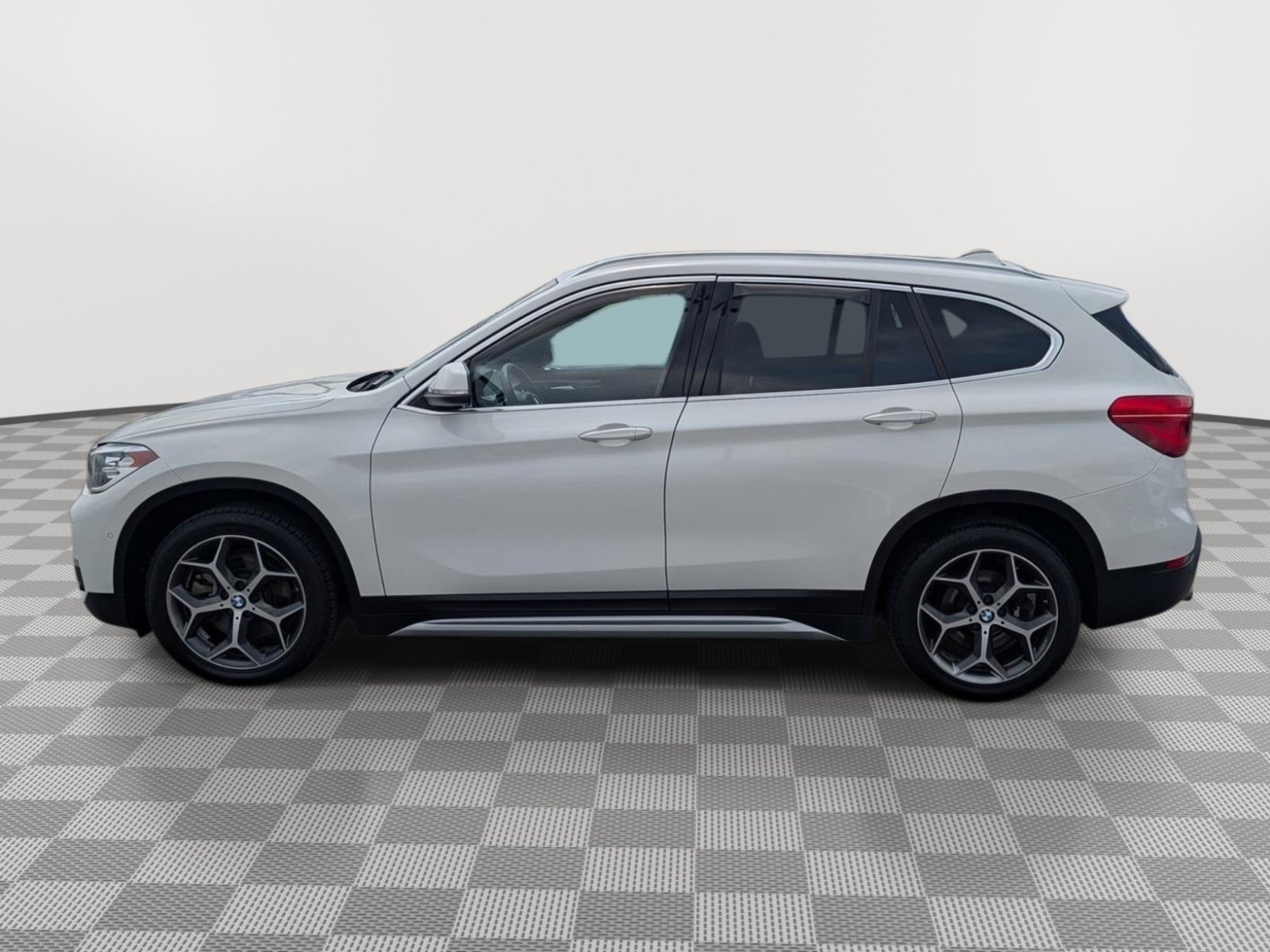 Used 2018 BMW X1 xDrive28i AWD/4WD image 2