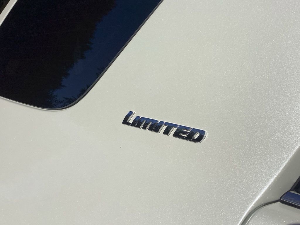 Used 2018 Toyota 4Runner Limited AWD/4WD image 18