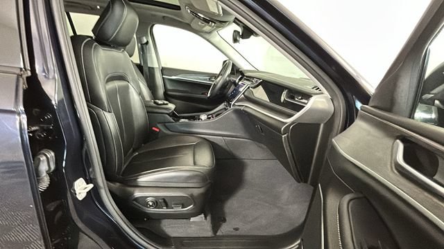 Used 2023 Jeep Grand Cherokee 4WD 4xe image 31