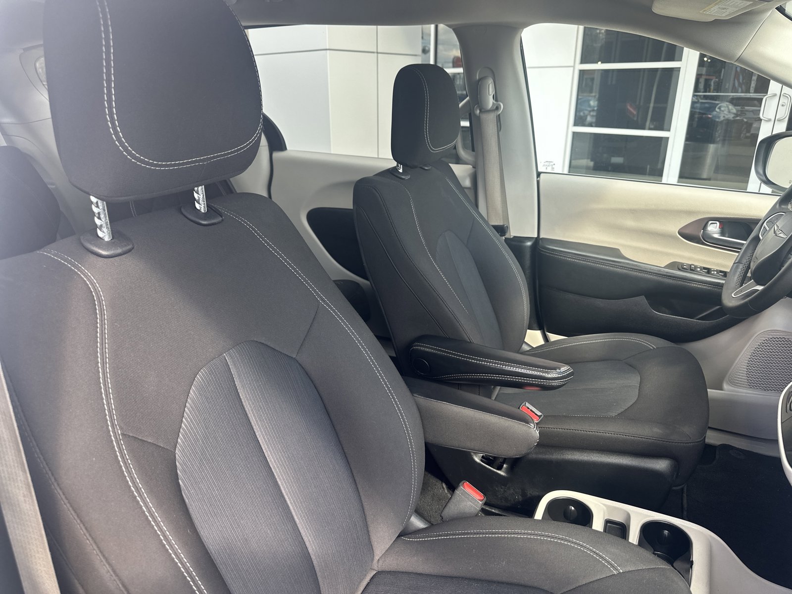 Used 2023 Chrysler Voyager LX FWD image 30