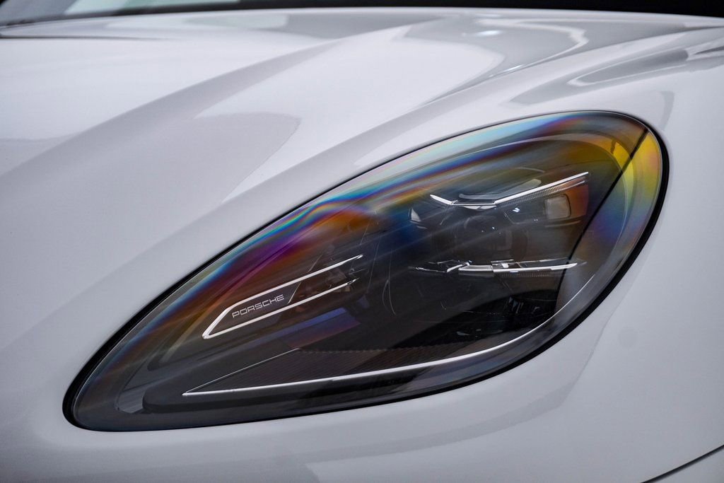 Certified 2025 Porsche Macan image 7