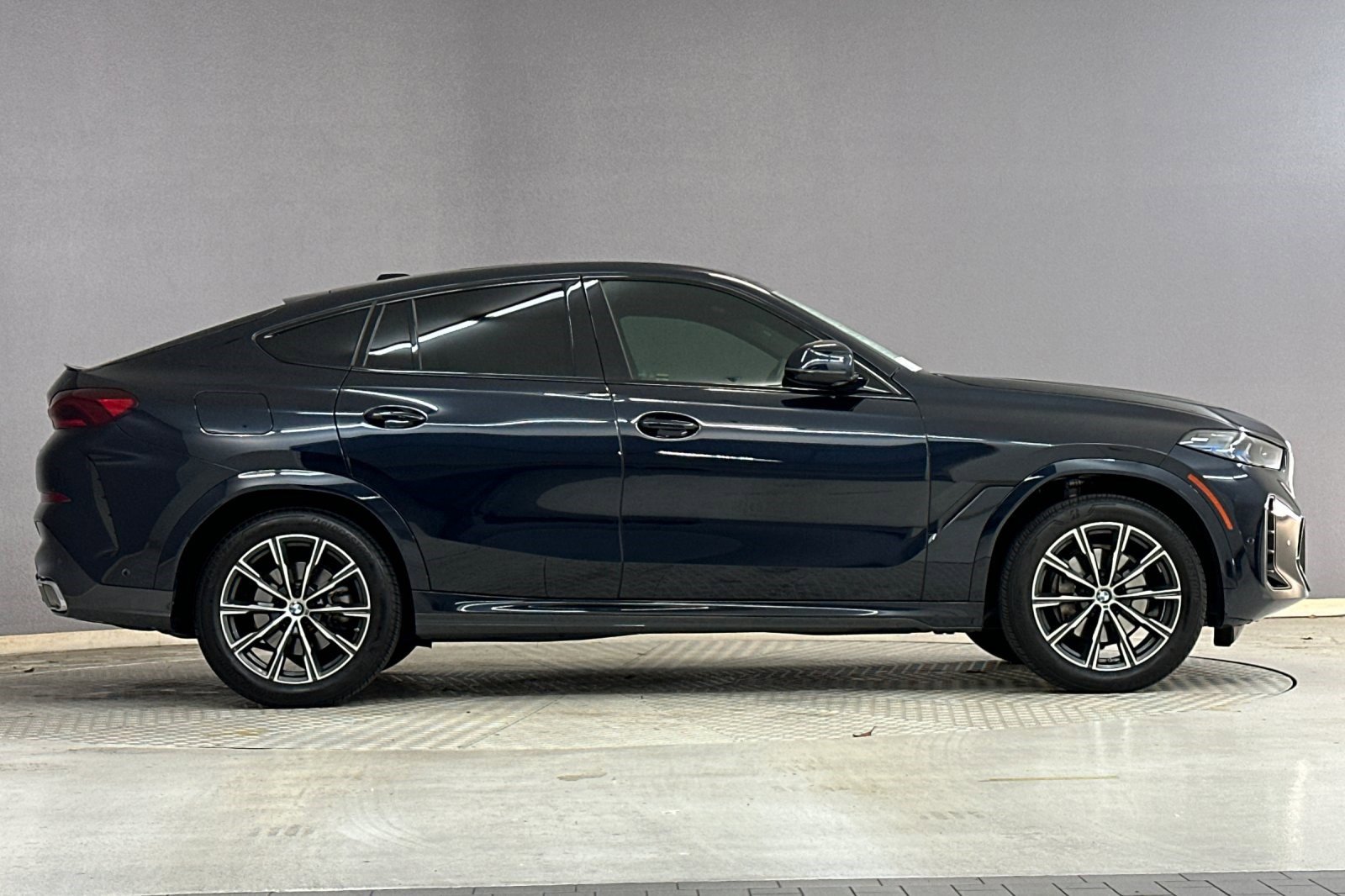 Certified 2024 BMW X6 xDrive40i w/ Premium Package image 7