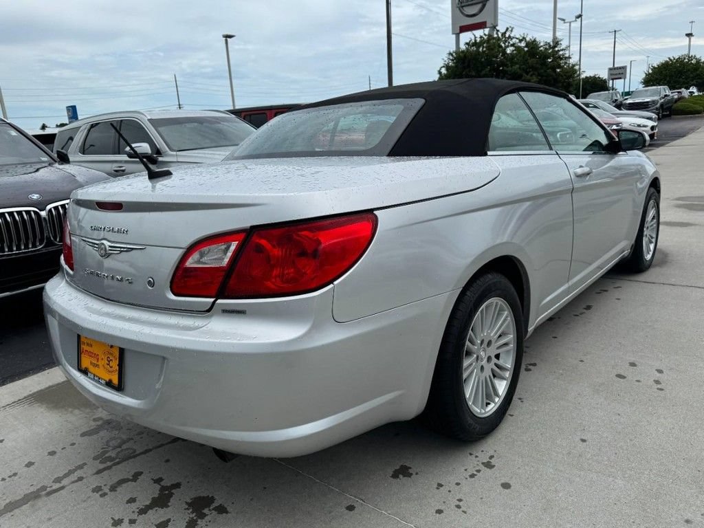 Used 2010 Chrysler Sebring Touring FWD image 3