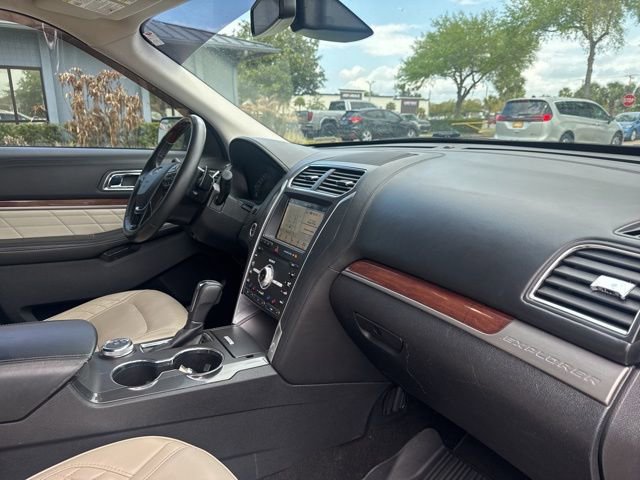 Used 2019 Ford Explorer Platinum image 10