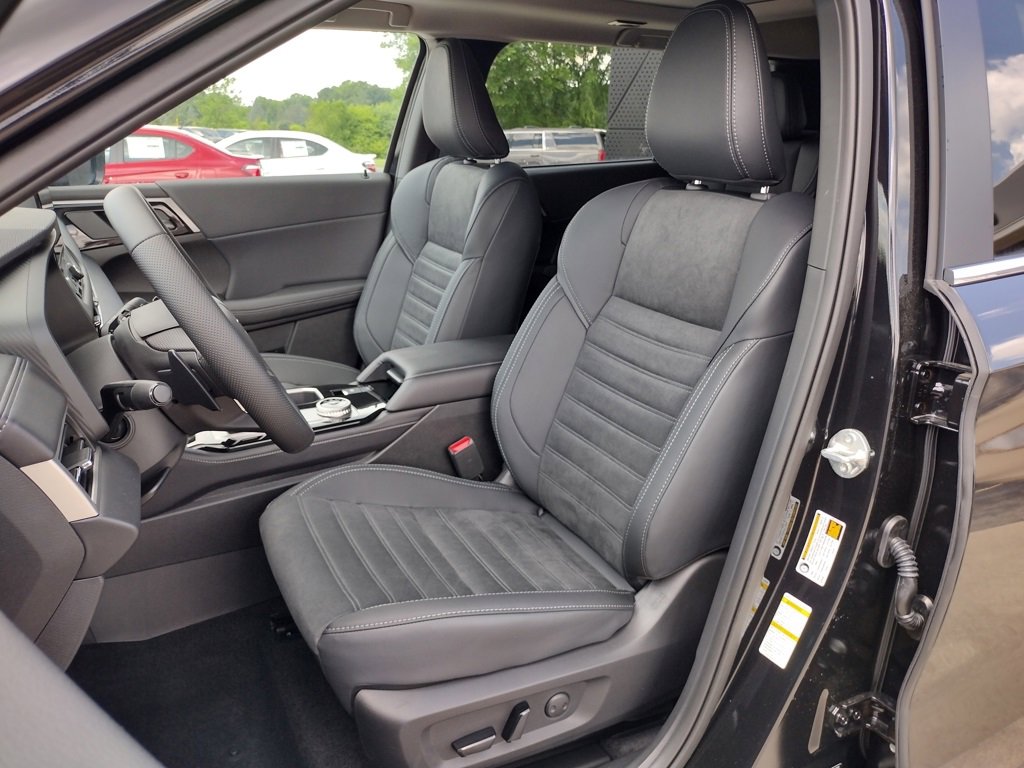 New 2025 Mitsubishi Outlander SE image 2