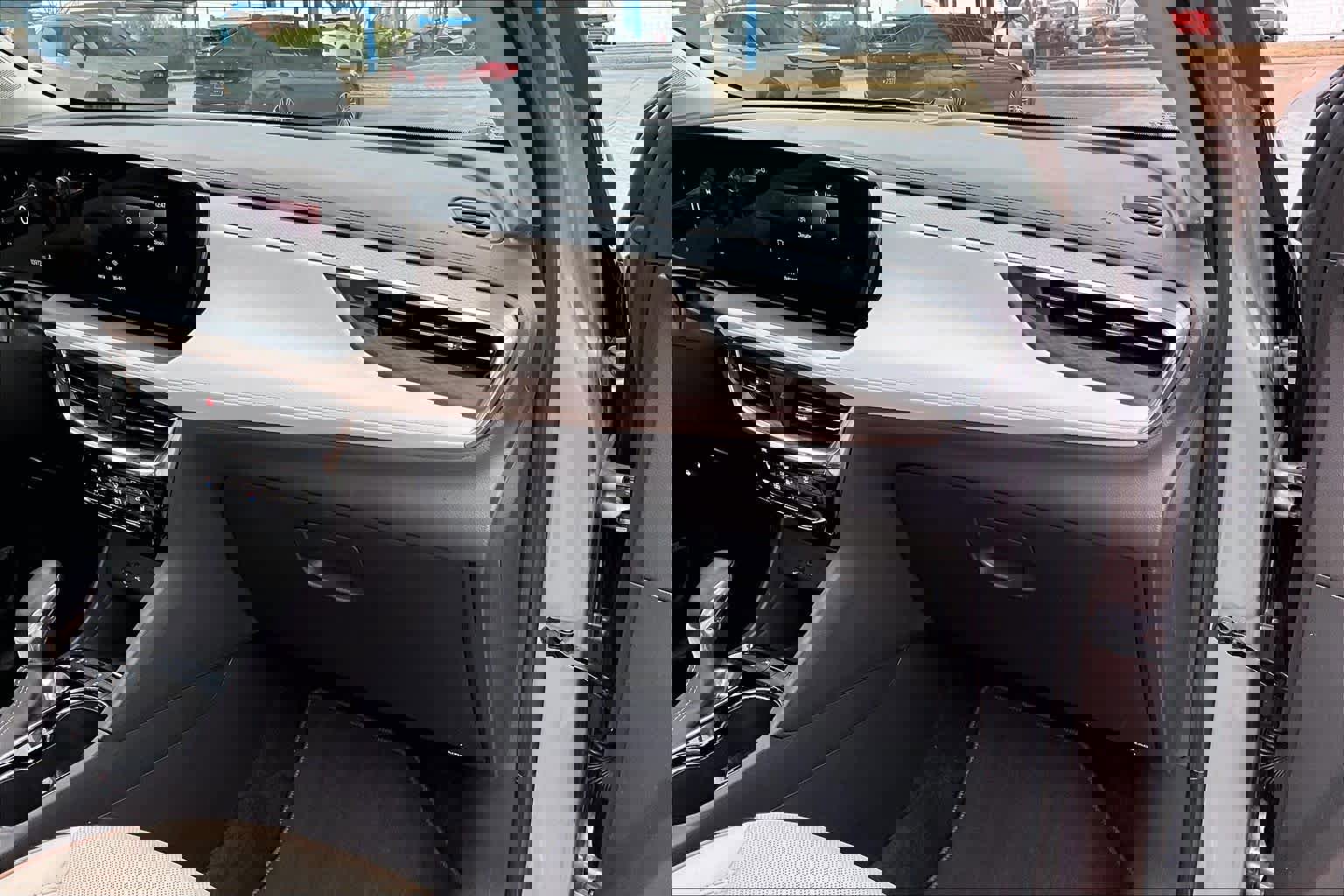 Used 2025 Buick Encore GX Avenir w/ Avenir Technology Package image 19