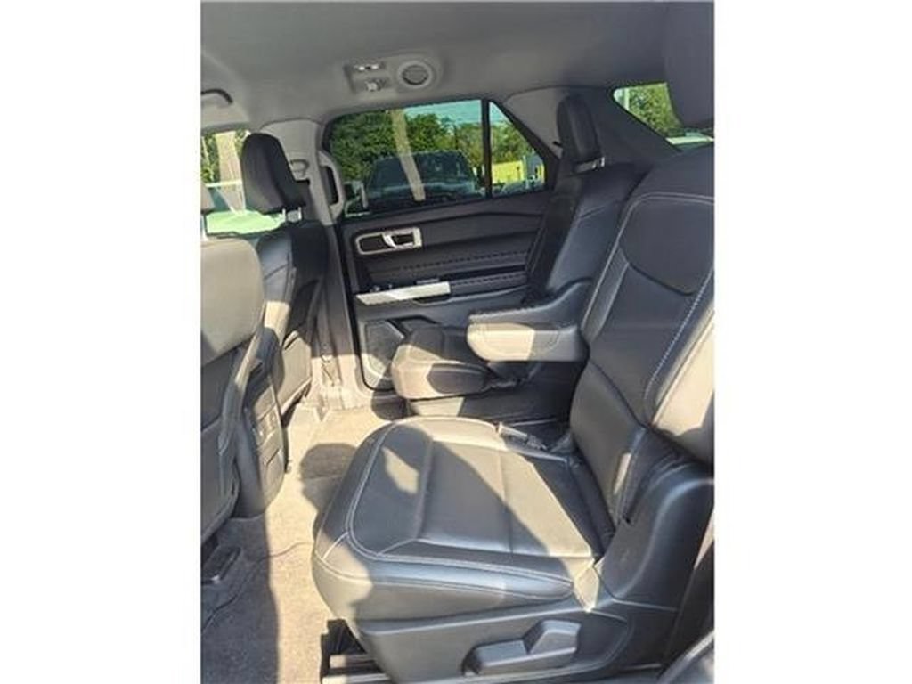 Used 2022 Ford Explorer XLT w/ Equipment Group 202A AWD/4WD image 40