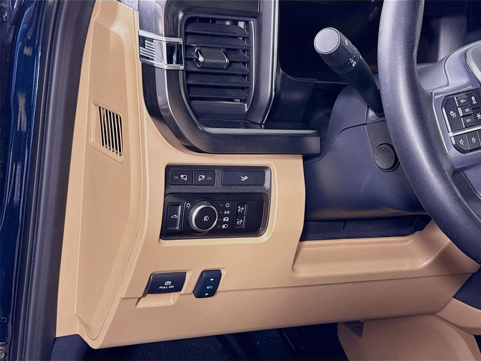 Used 2024 Ford F350 Lariat w/ Lariat Ultimate Package image 4