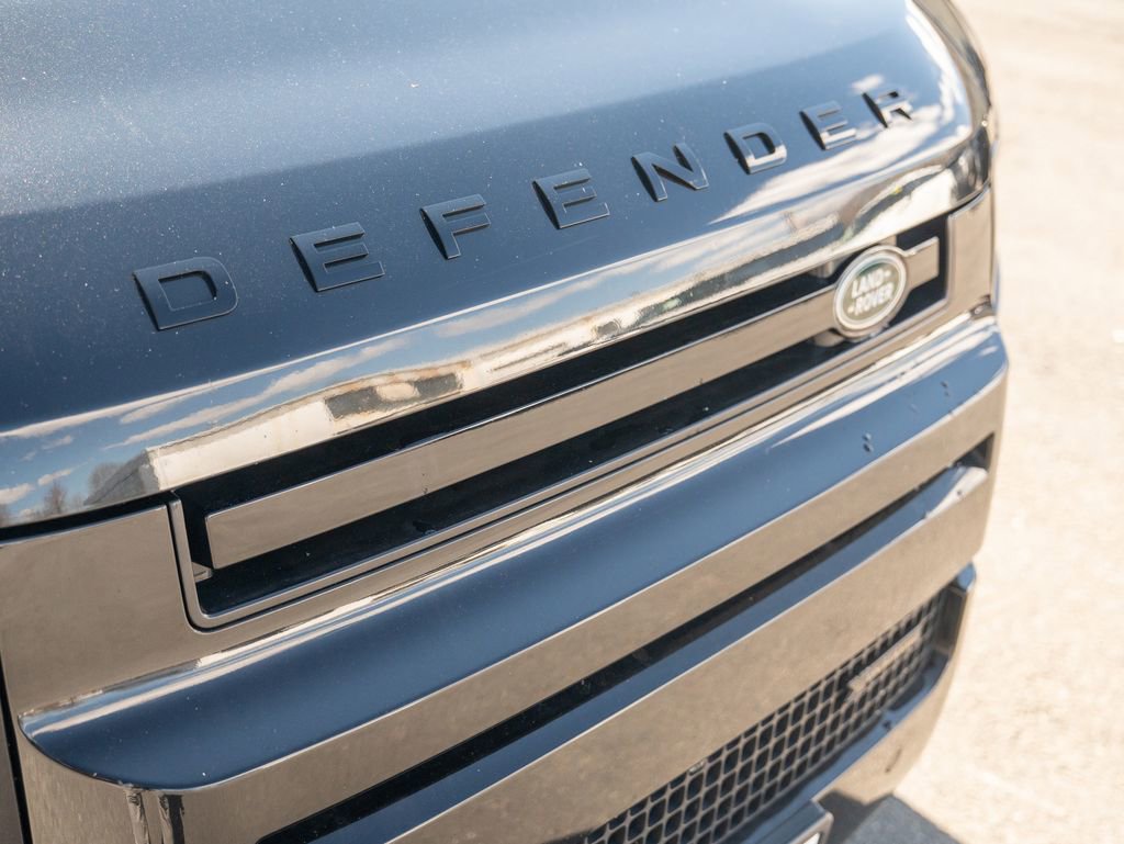 Used 2023 Land Rover Defender 110 X-Dynamic SE image 16