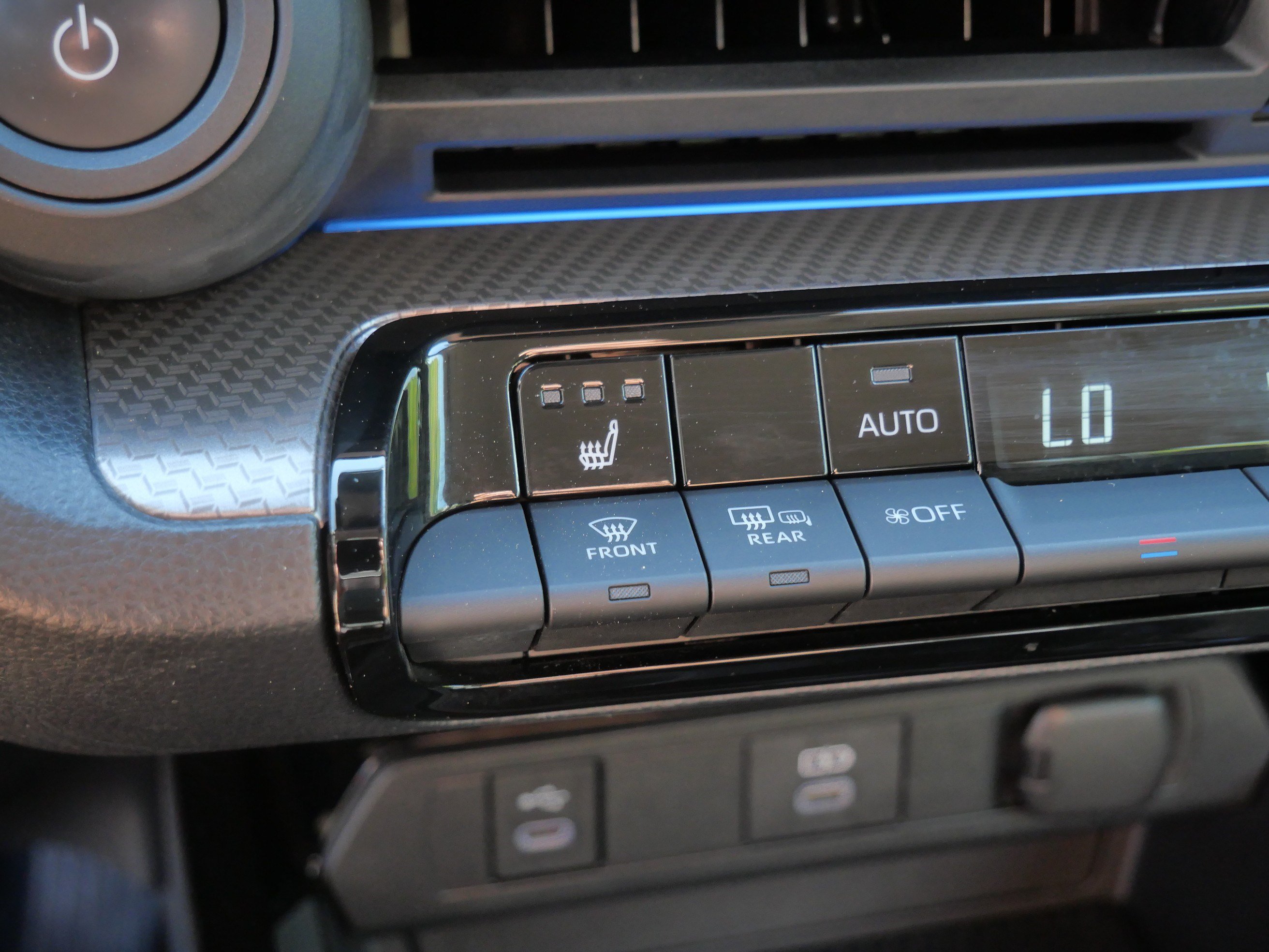 Certified 2025 Toyota Prius XLE FWD image 31