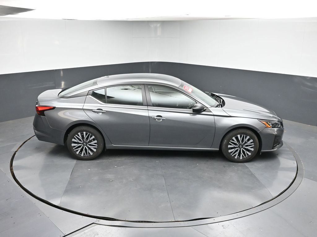 Used 2024 Nissan Altima 2.5 SV image 37