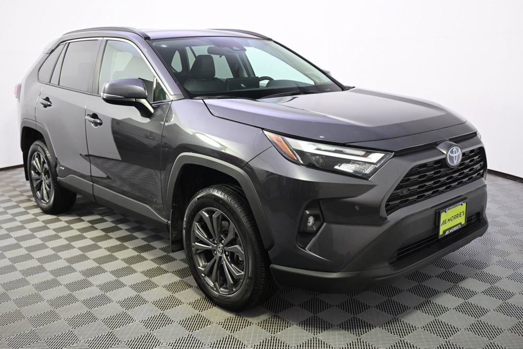 Used 2023 Toyota RAV4 XLE Premium image 8