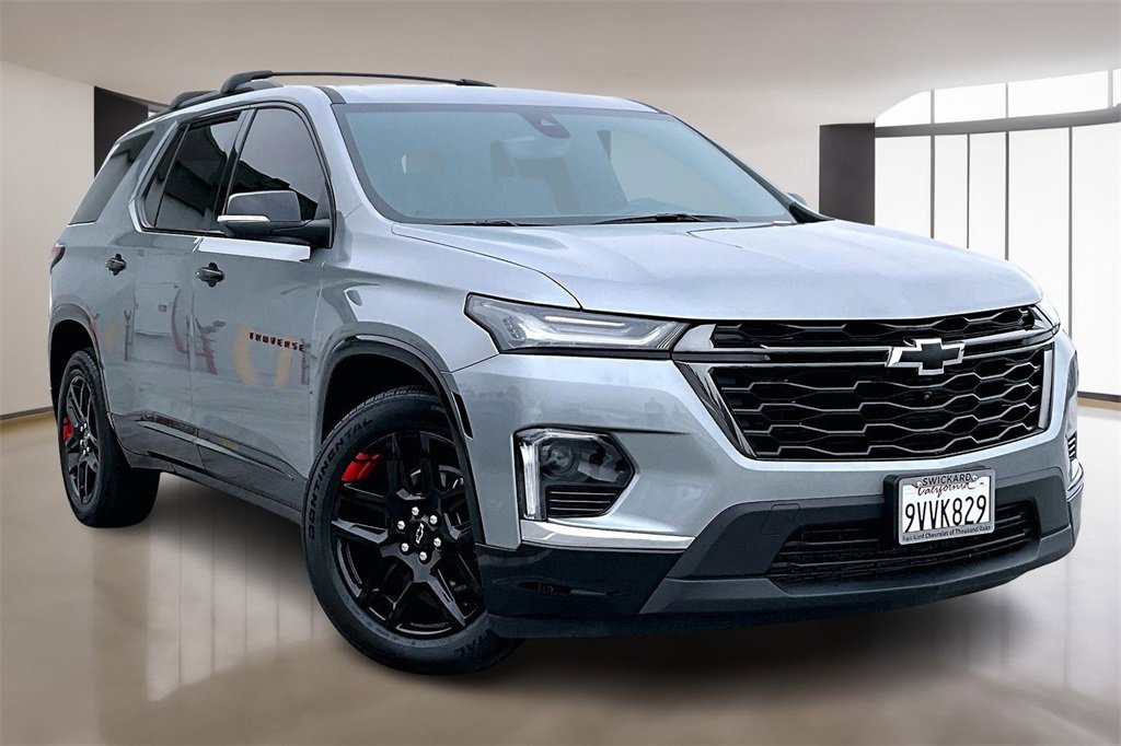 Used 2023 Chevrolet Traverse Premier w/ Redline Edition image 3