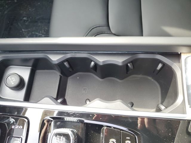 New 2026 Volvo XC60 B5 Plus w/ Protection Package Premier image 18