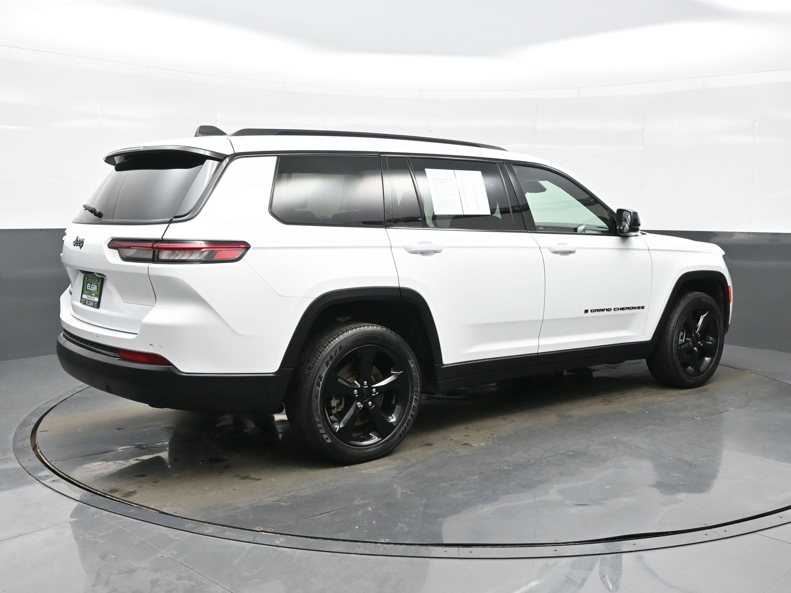 Used 2023 Jeep Grand Cherokee L Laredo image 6