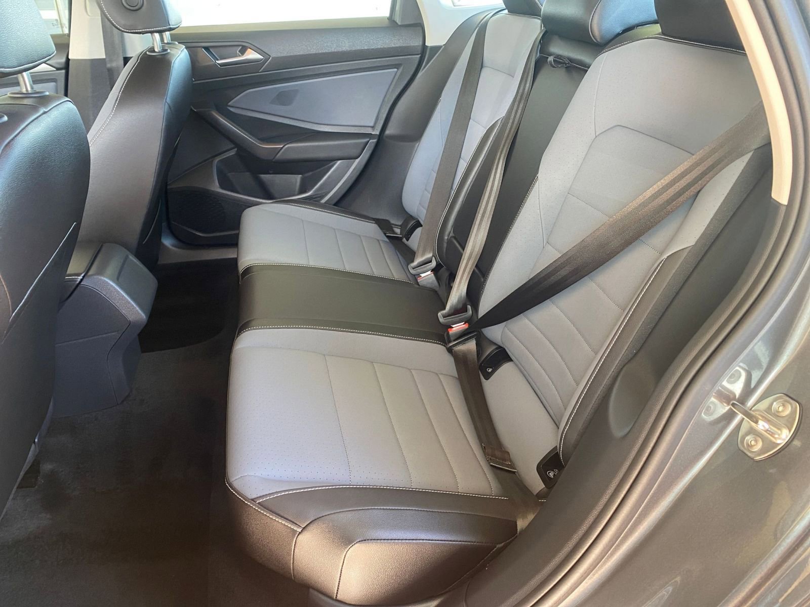 Used 2025 Volkswagen Jetta SE image 27