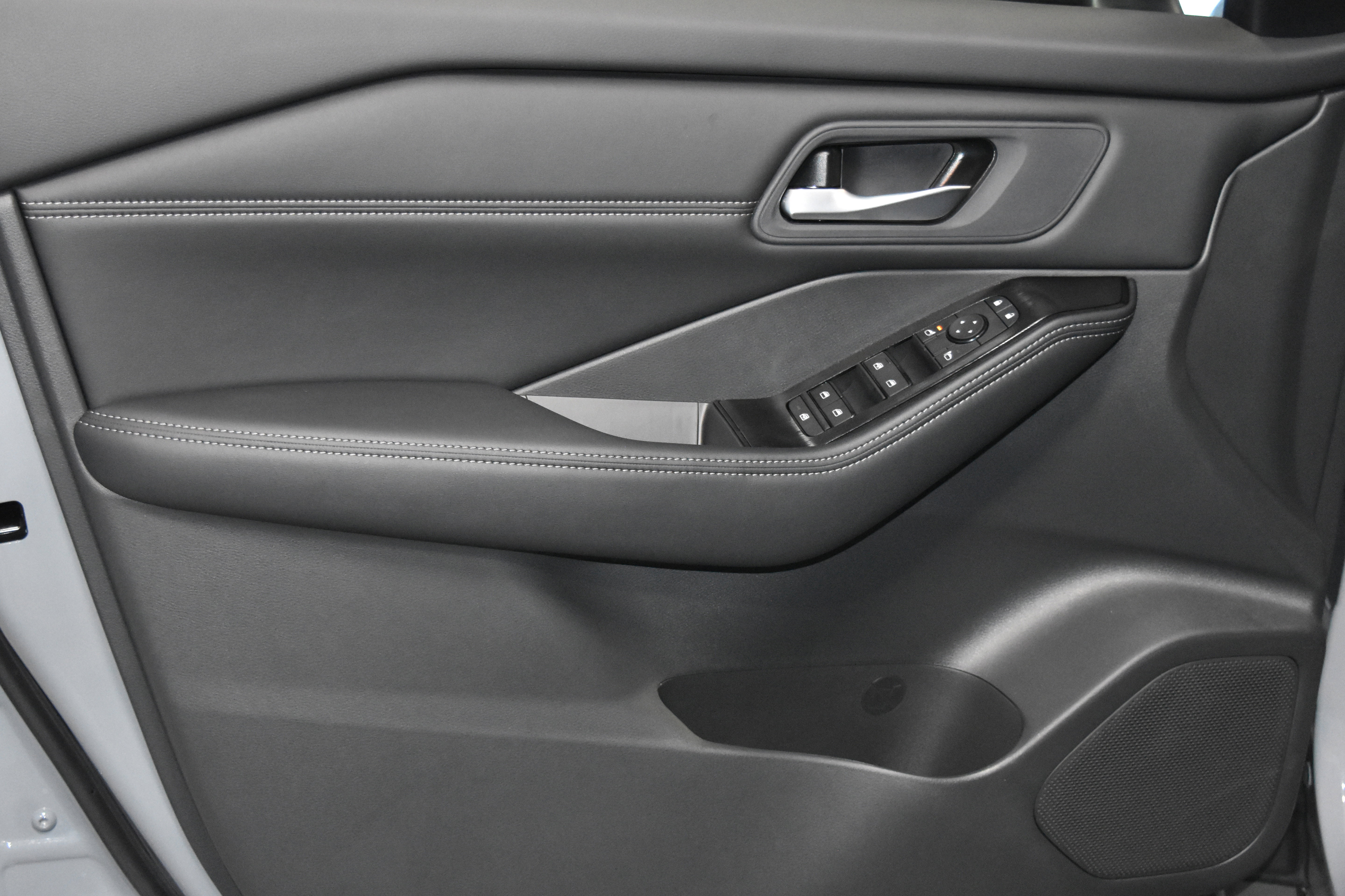New 2026 Nissan Rogue SV w/ SV Premium Package image 3