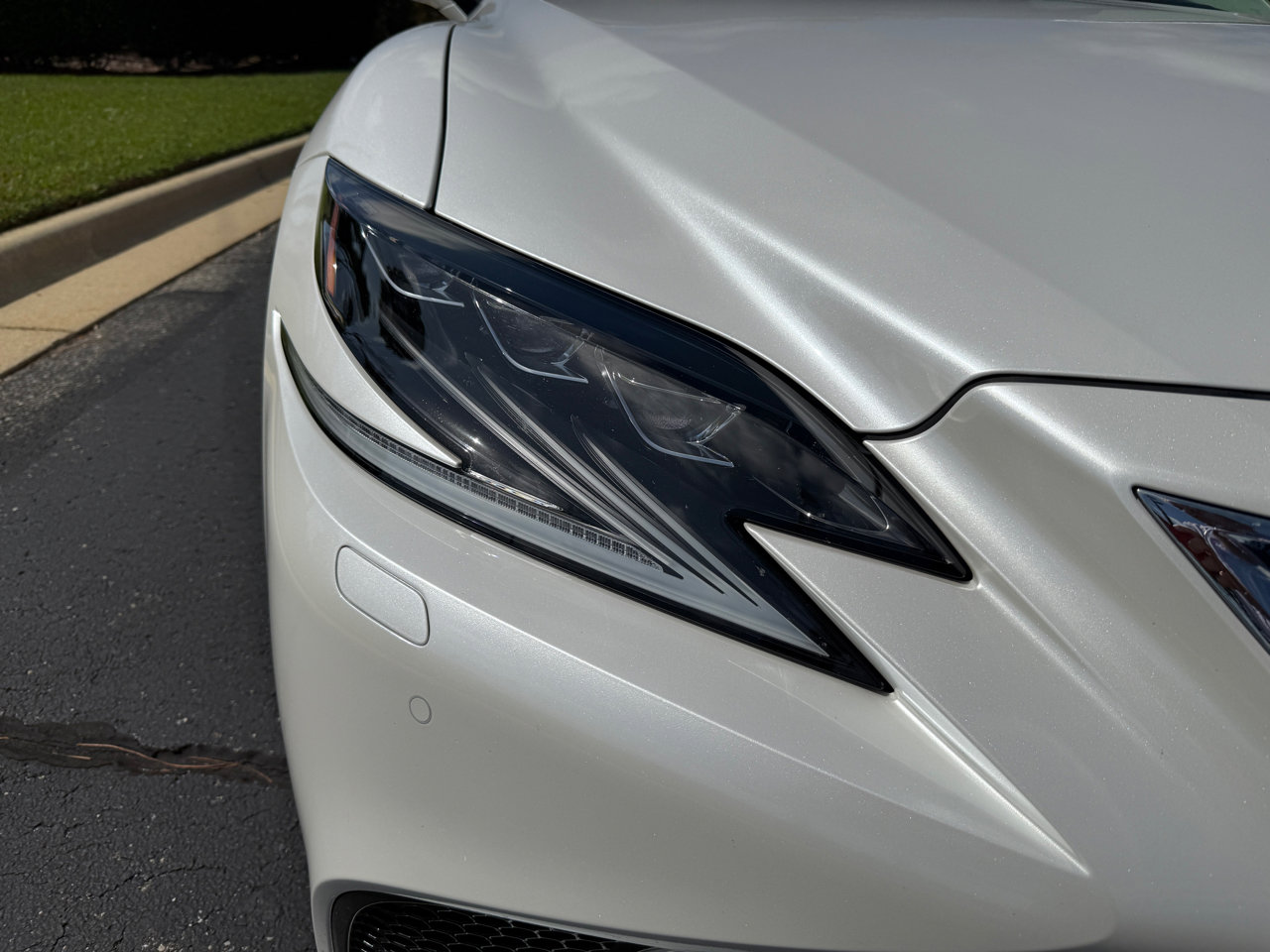 Used 2018 Lexus LS 500h AWD w/ Interior Upgrade Package image 13