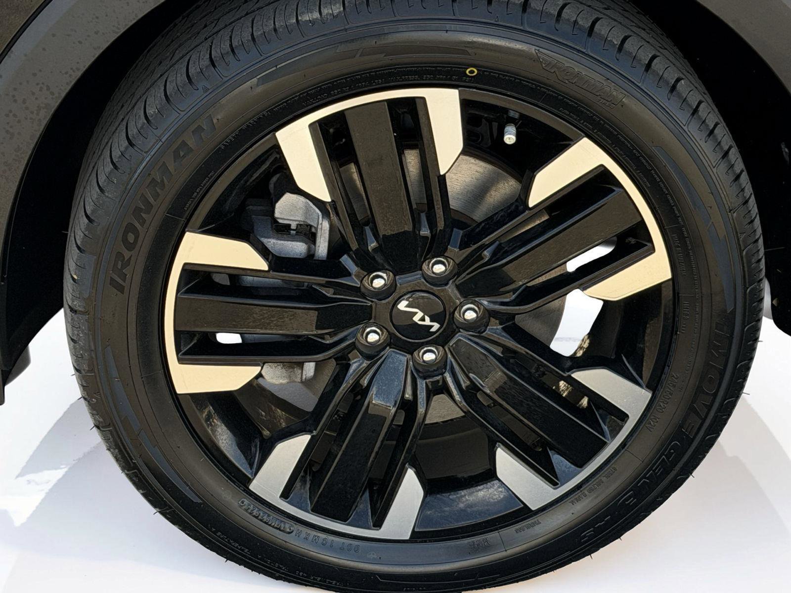 Used 2023 Kia Telluride SX AWD/4WD image 5
