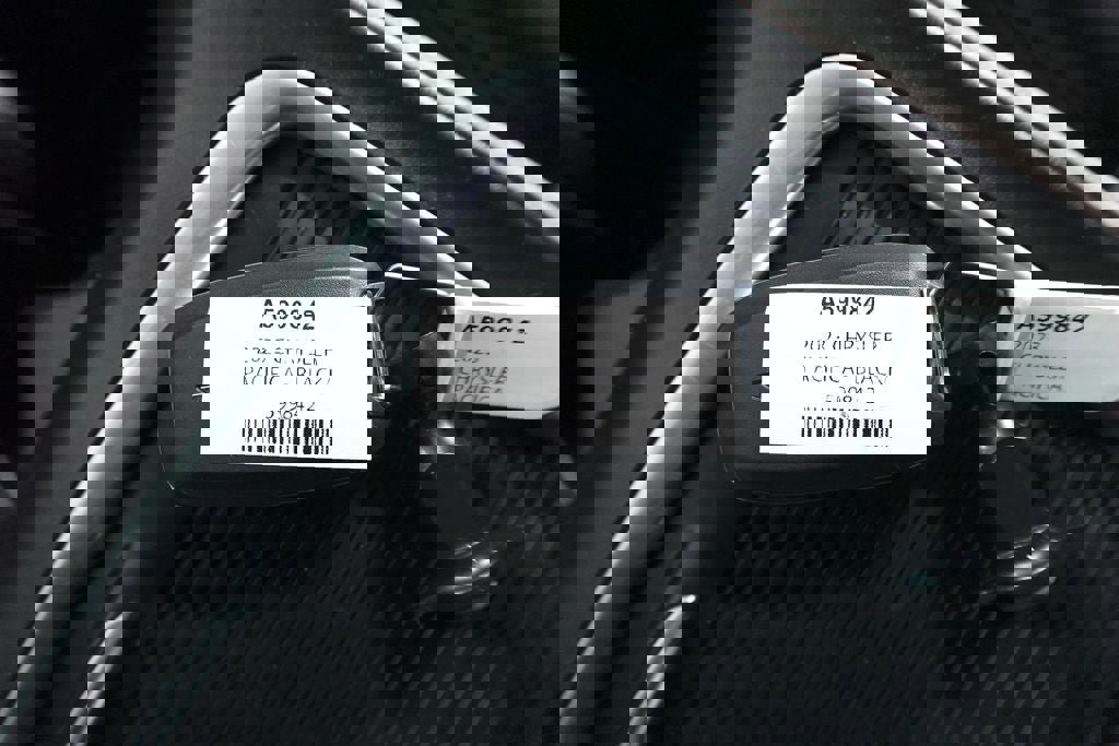 Used 2023 Chrysler Pacifica Touring-L image 32