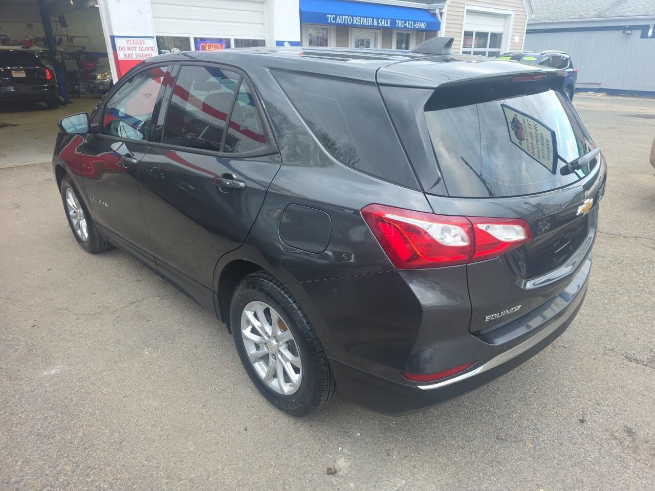 Used 2018 Chevrolet Equinox LS FWD image 4