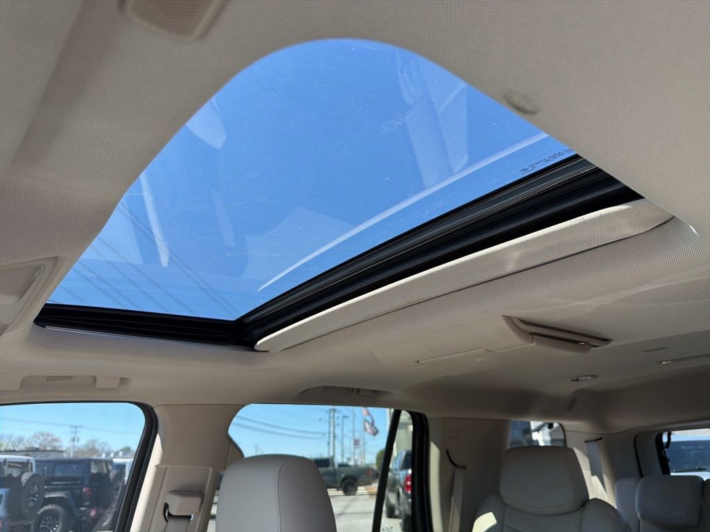 Used 2018 Cadillac Escalade Premium Luxury AWD/4WD image 44