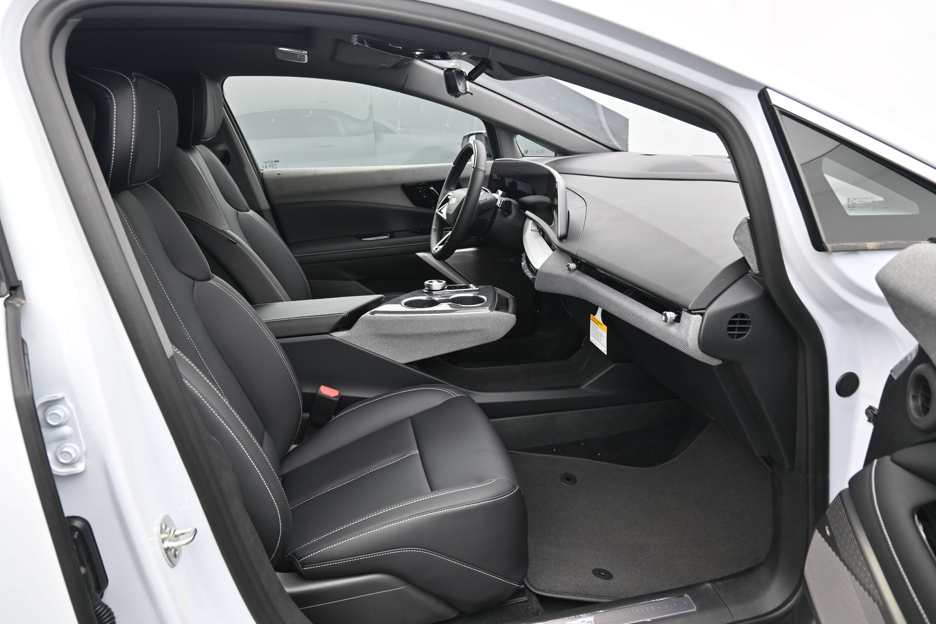 New 2026 Cadillac Optiq Luxury 1 w/ LPO, Floor Liner Package AWD/4WD image 13