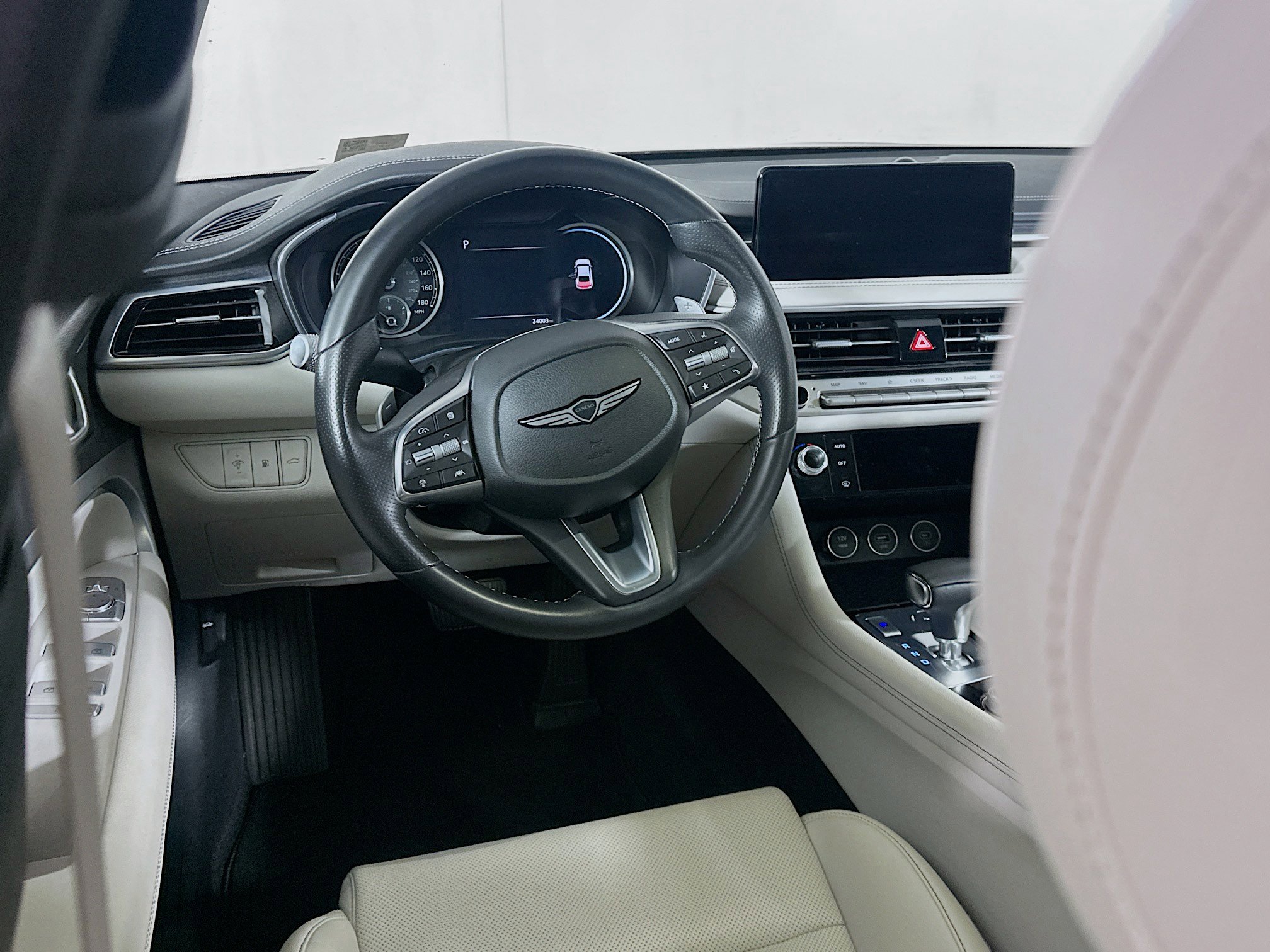 Used 2025 Genesis G70 2.5T image 18