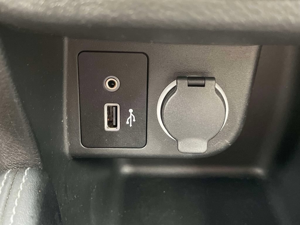 Used 2019 Nissan Kicks SR w/ SR Premium Package FWD image 30