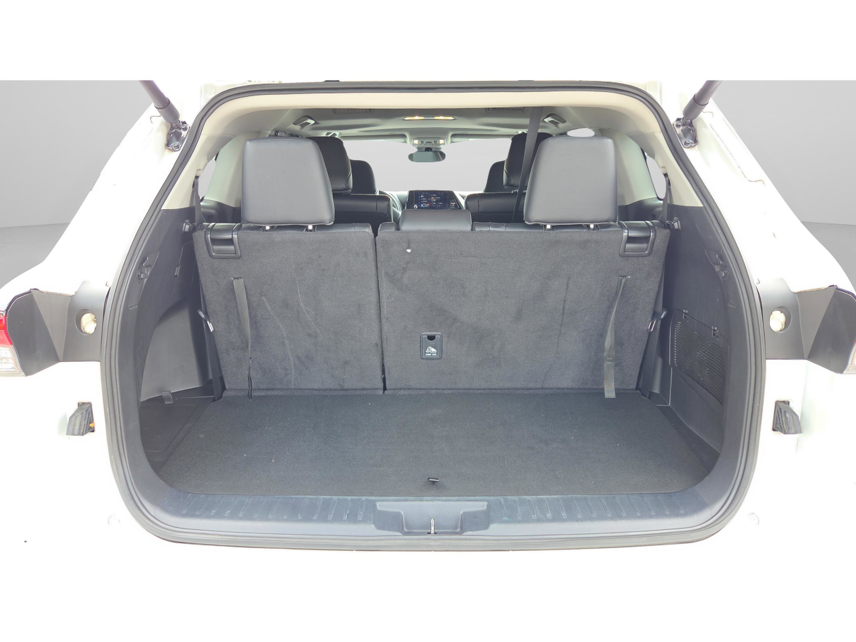 Certified 2024 Toyota Highlander XLE FWD image 9