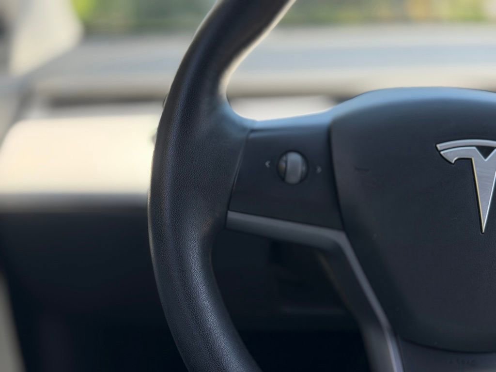 Used 2021 Tesla Model Y Long Range AWD/4WD image 45