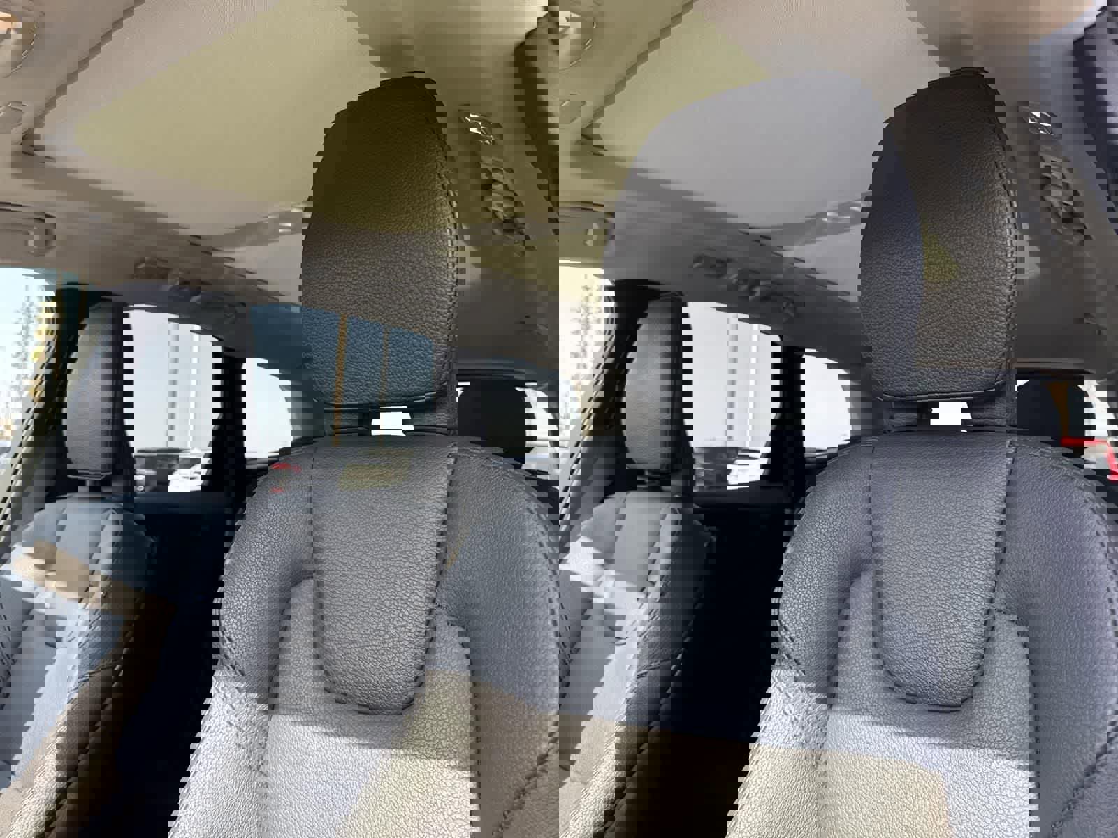 Used 2023 Volvo XC60 B5 Plus image 23