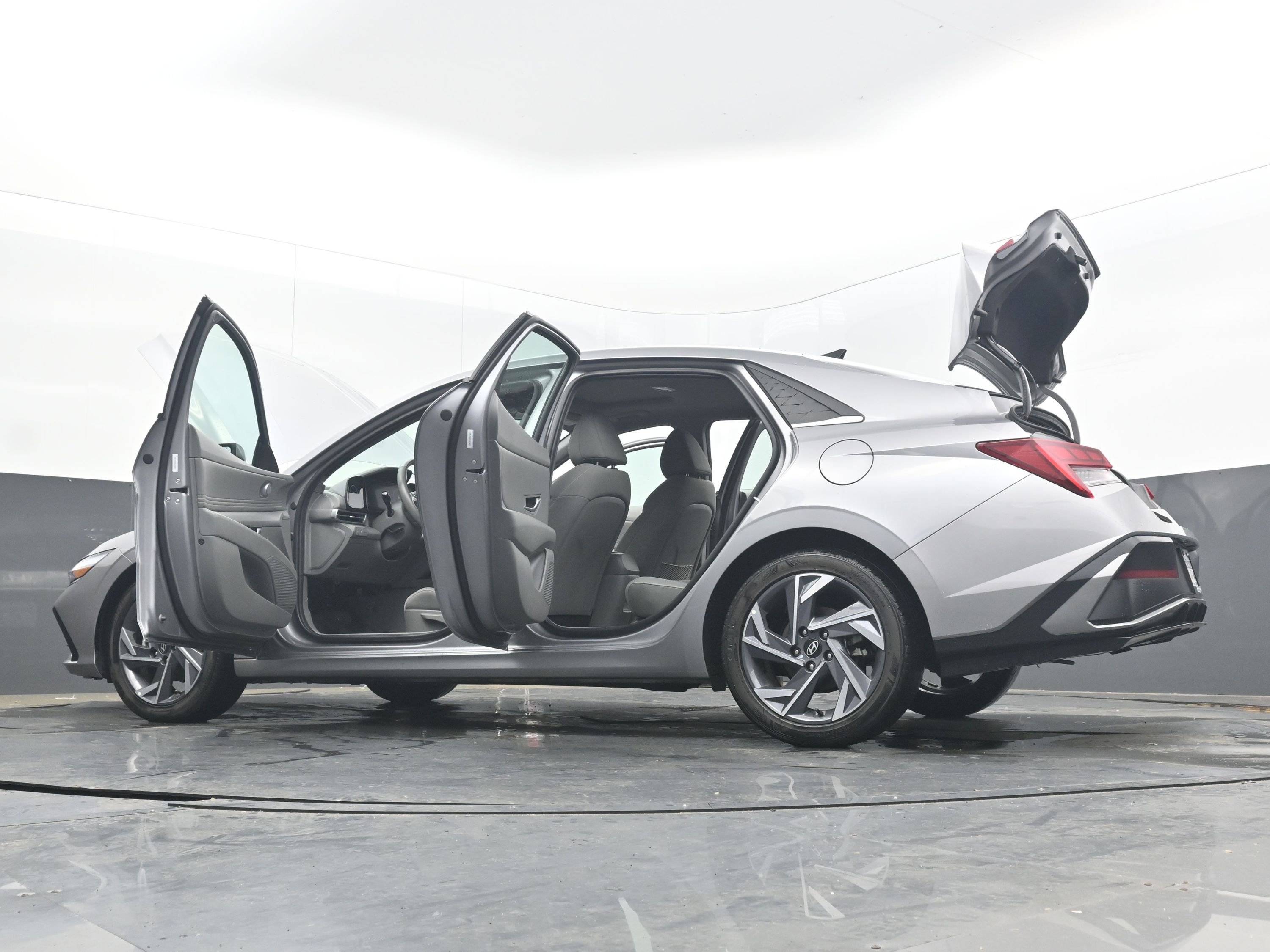 Used 2025 Hyundai Elantra SEL image 44