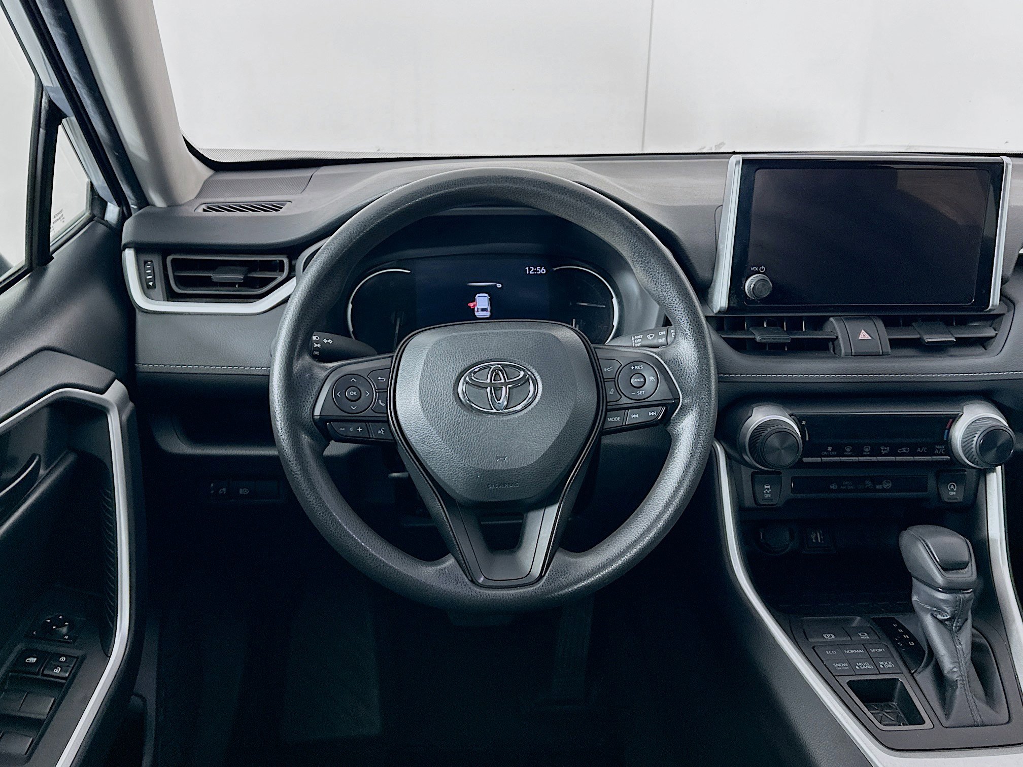 Used 2024 Toyota RAV4 LE image 17