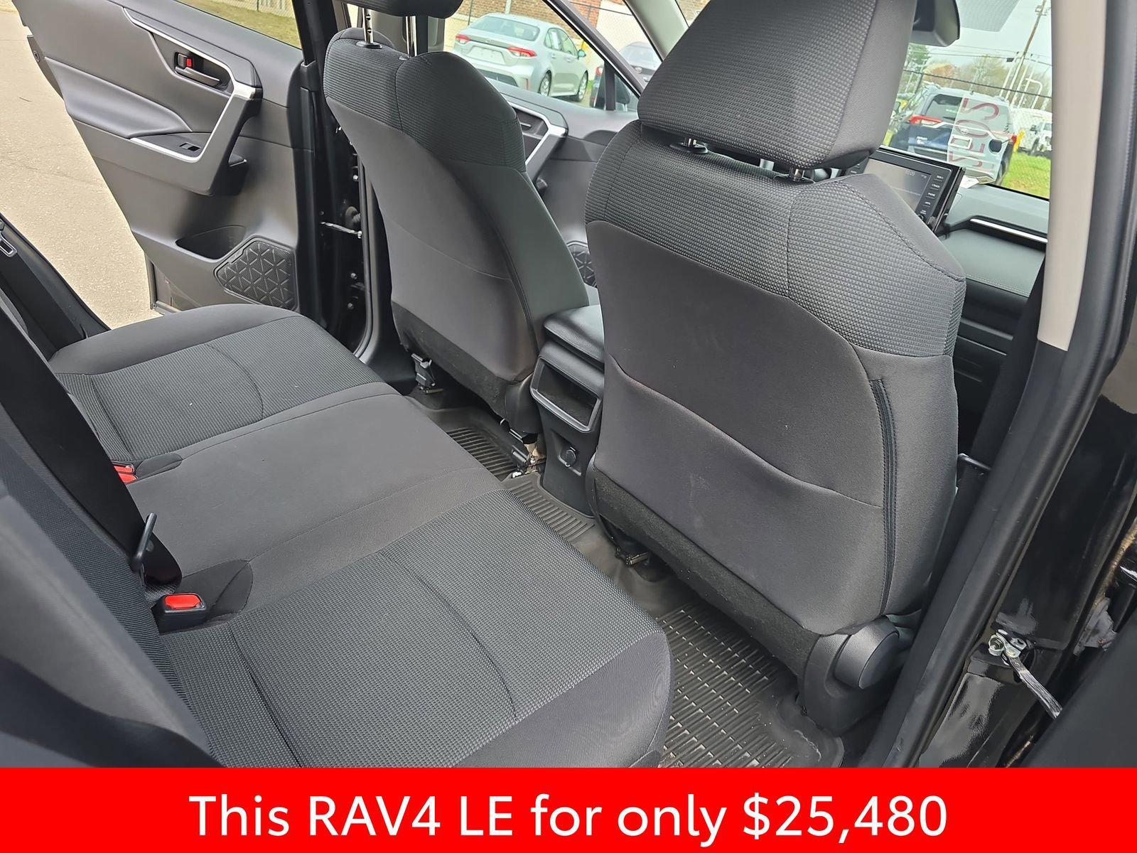 Used 2021 Toyota RAV4 LE image 17