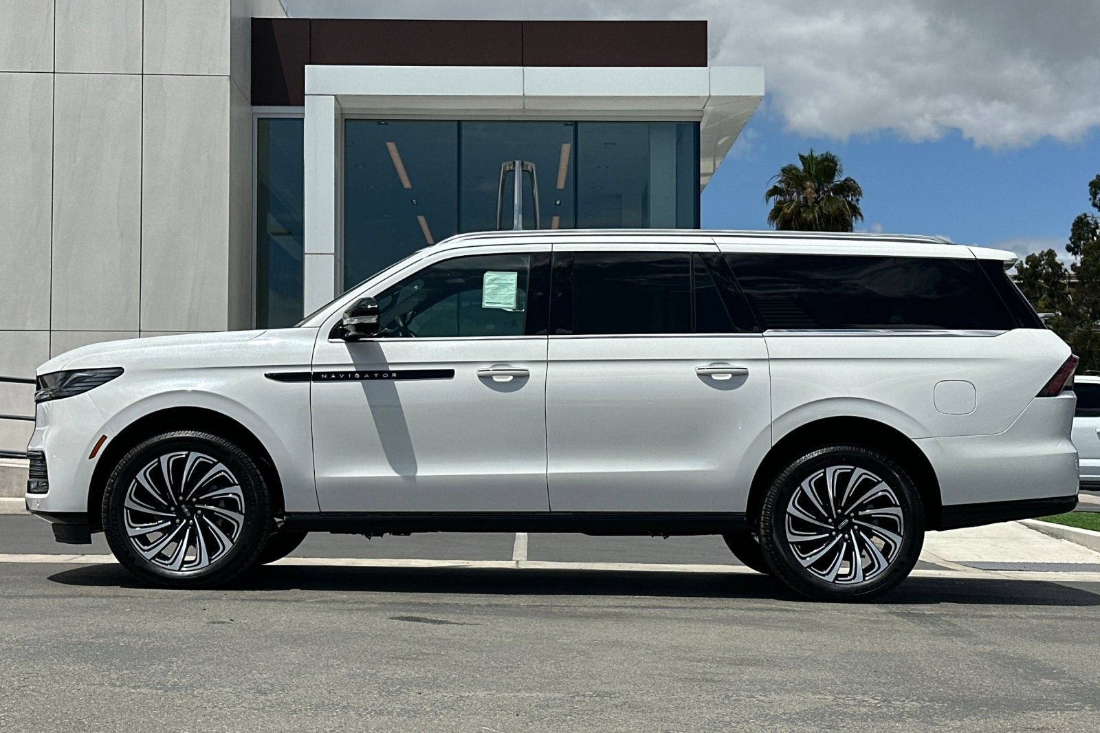 New 2026 Lincoln Navigator L Black Label AWD/4WD image 6