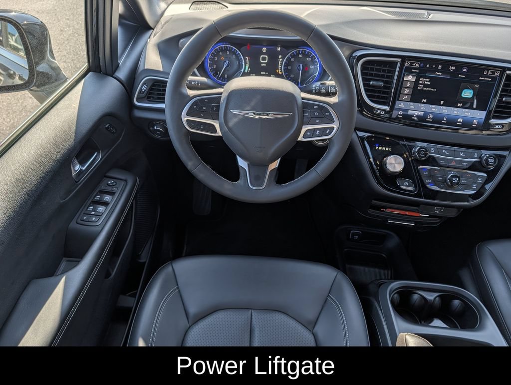 Used 2026 Chrysler Pacifica Select FWD image 11