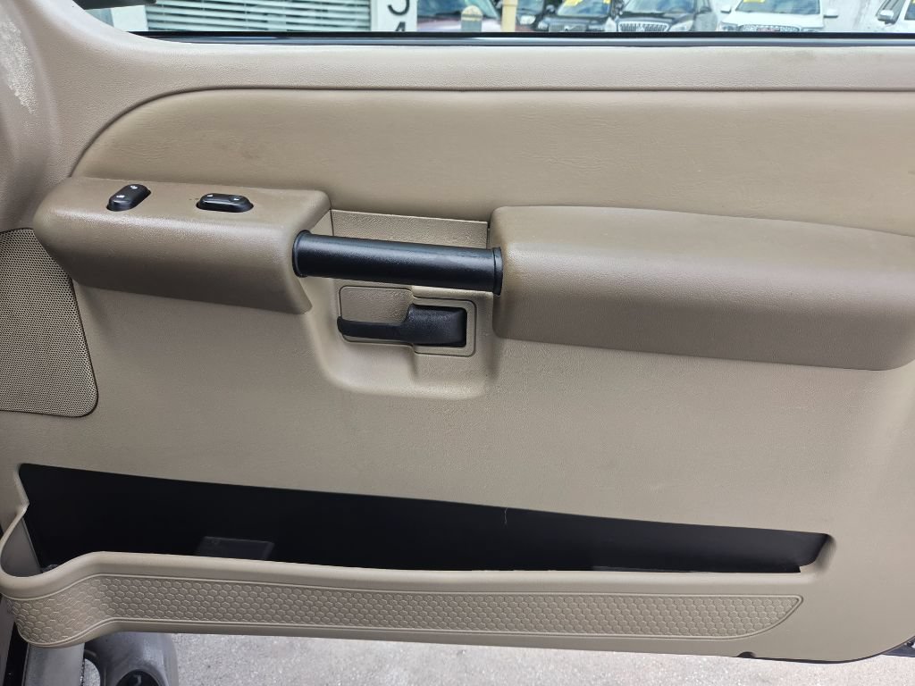 Used 2003 Ford Explorer Sport XLT AWD/4WD image 27