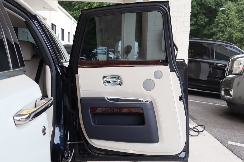 Used 2016 Rolls-Royce Ghost RWD image 8