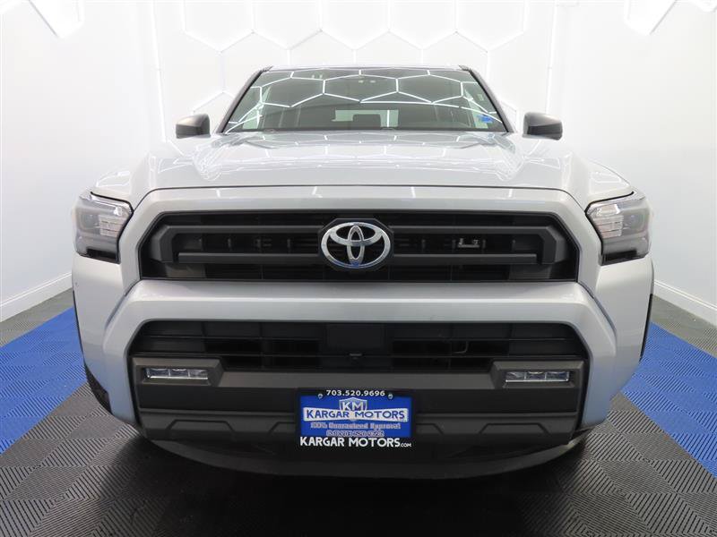 Used 2025 Toyota 4Runner SR5 AWD/4WD image 2