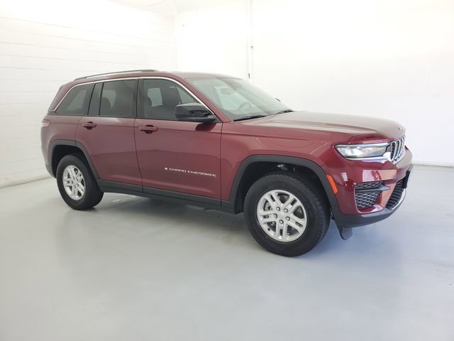 Used 2023 Jeep Grand Cherokee Laredo AWD/4WD image 4