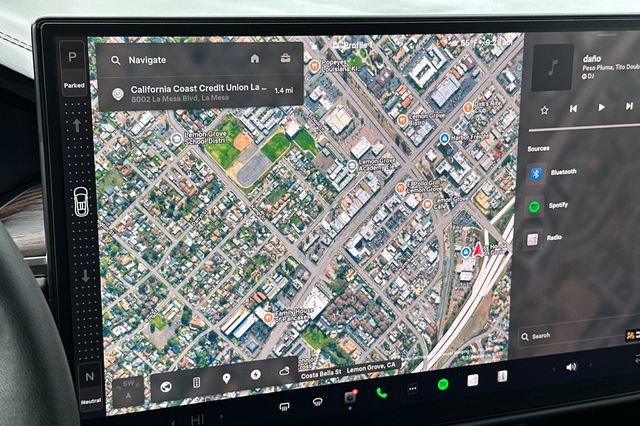 Used 2024 Tesla Model X image 21