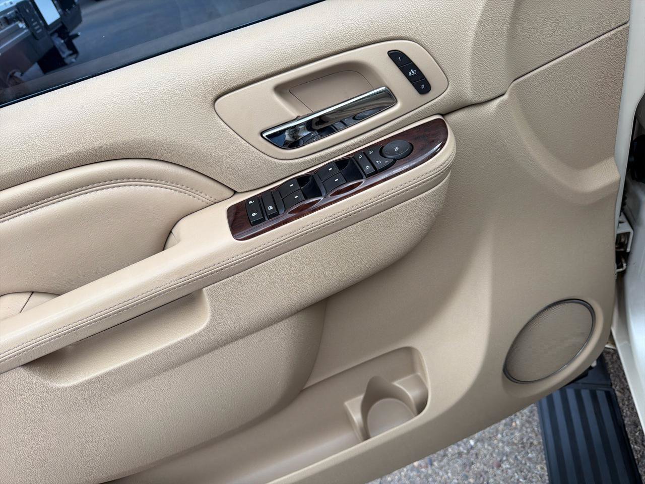 Used 2013 Cadillac Escalade ESV Premium AWD/4WD image 15