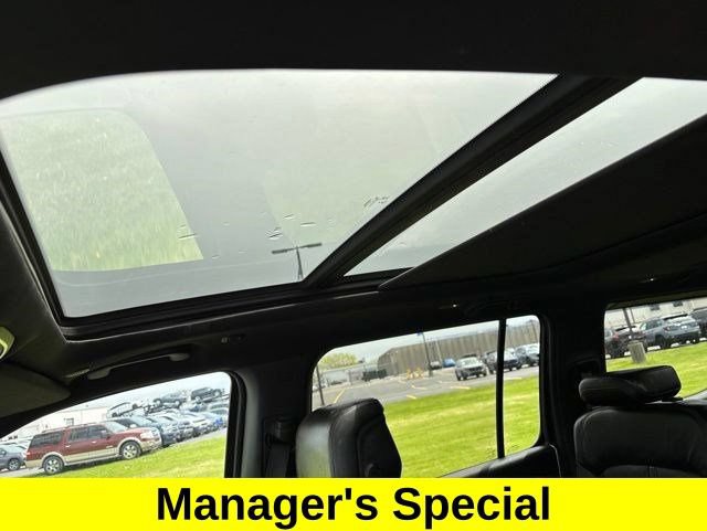 Used 2022 Jeep Wagoneer Series III w/ Premium Group I AWD/4WD image 29