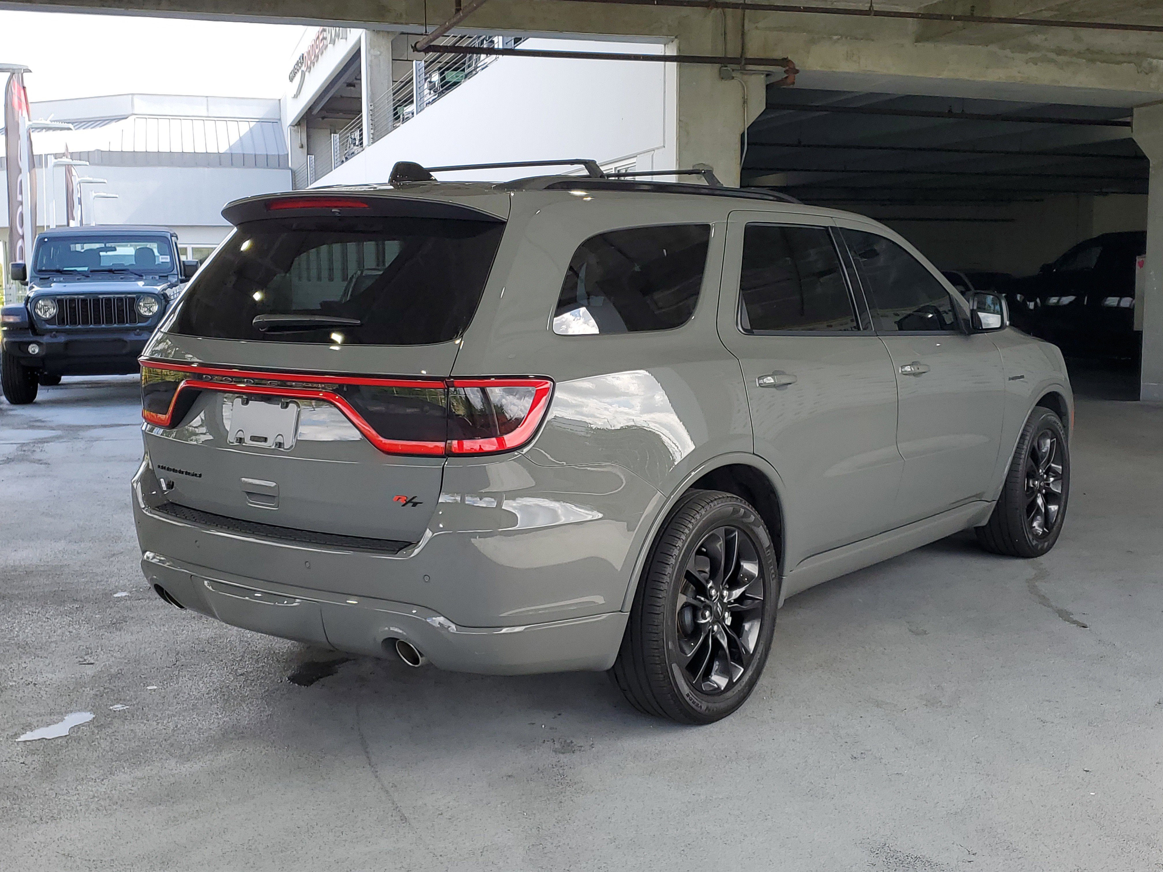 Used 2023 Dodge Durango R/T AWD/4WD image 2