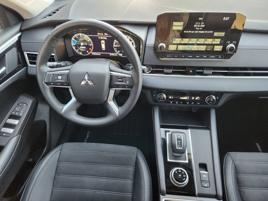 Used 2024 Mitsubishi Outlander FWD image 27