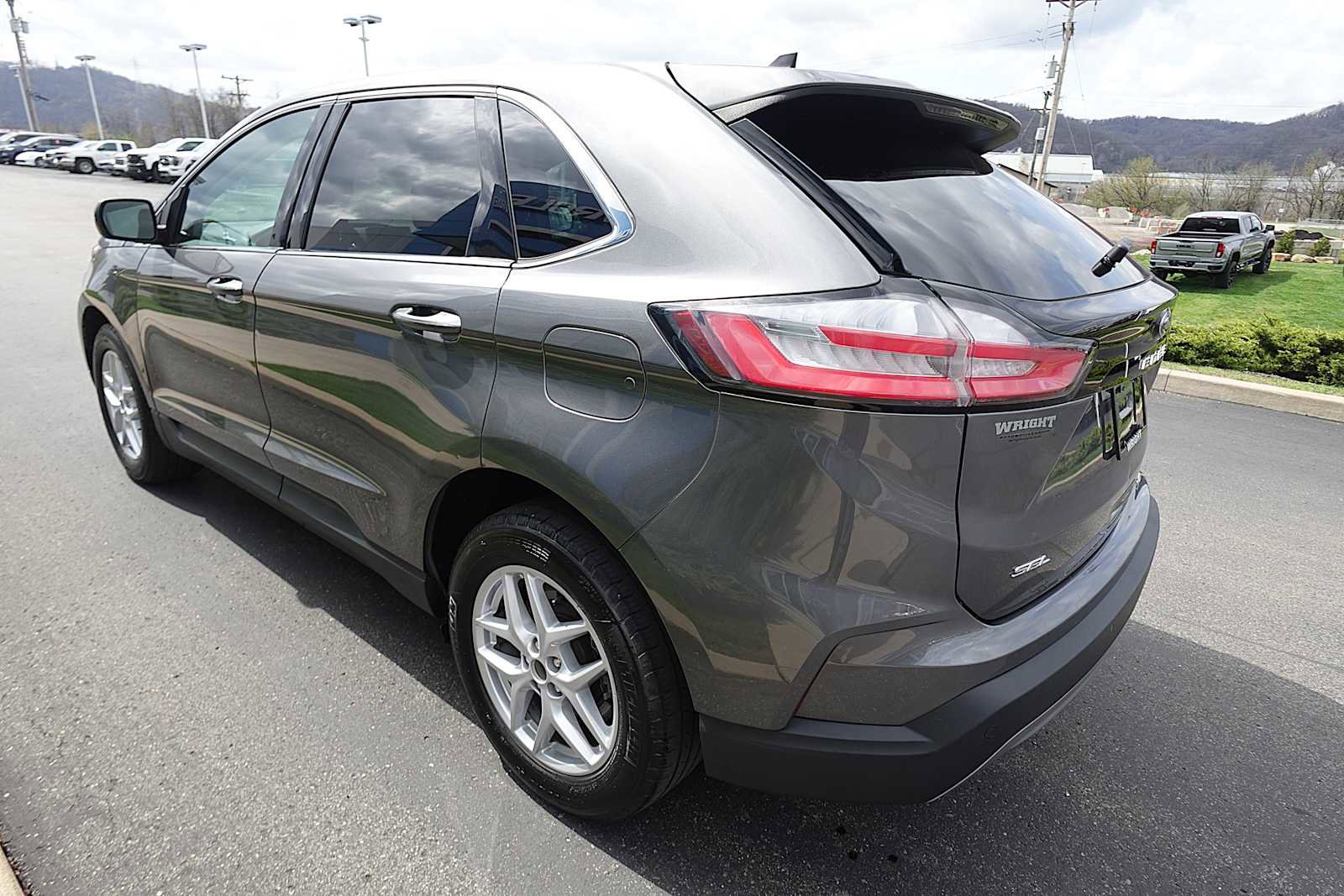 Used 2024 Ford Edge SEL AWD/4WD image 5