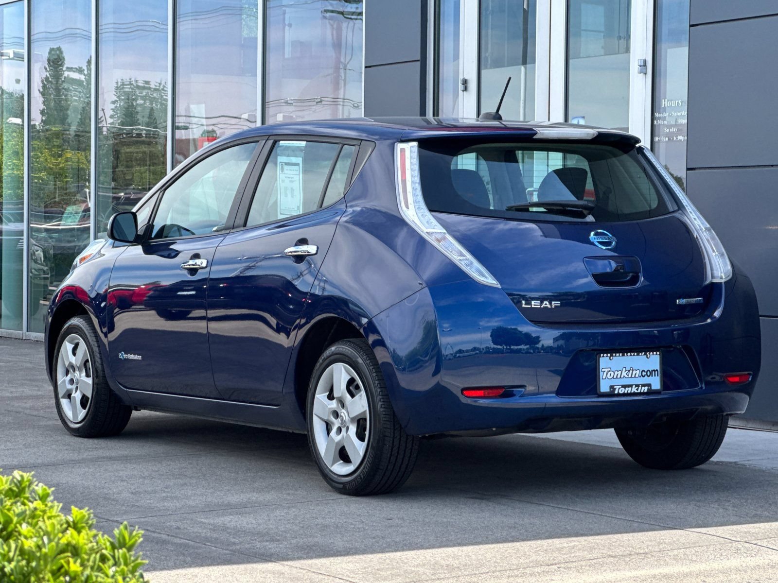 Used 2017 Nissan Leaf S FWD image 5