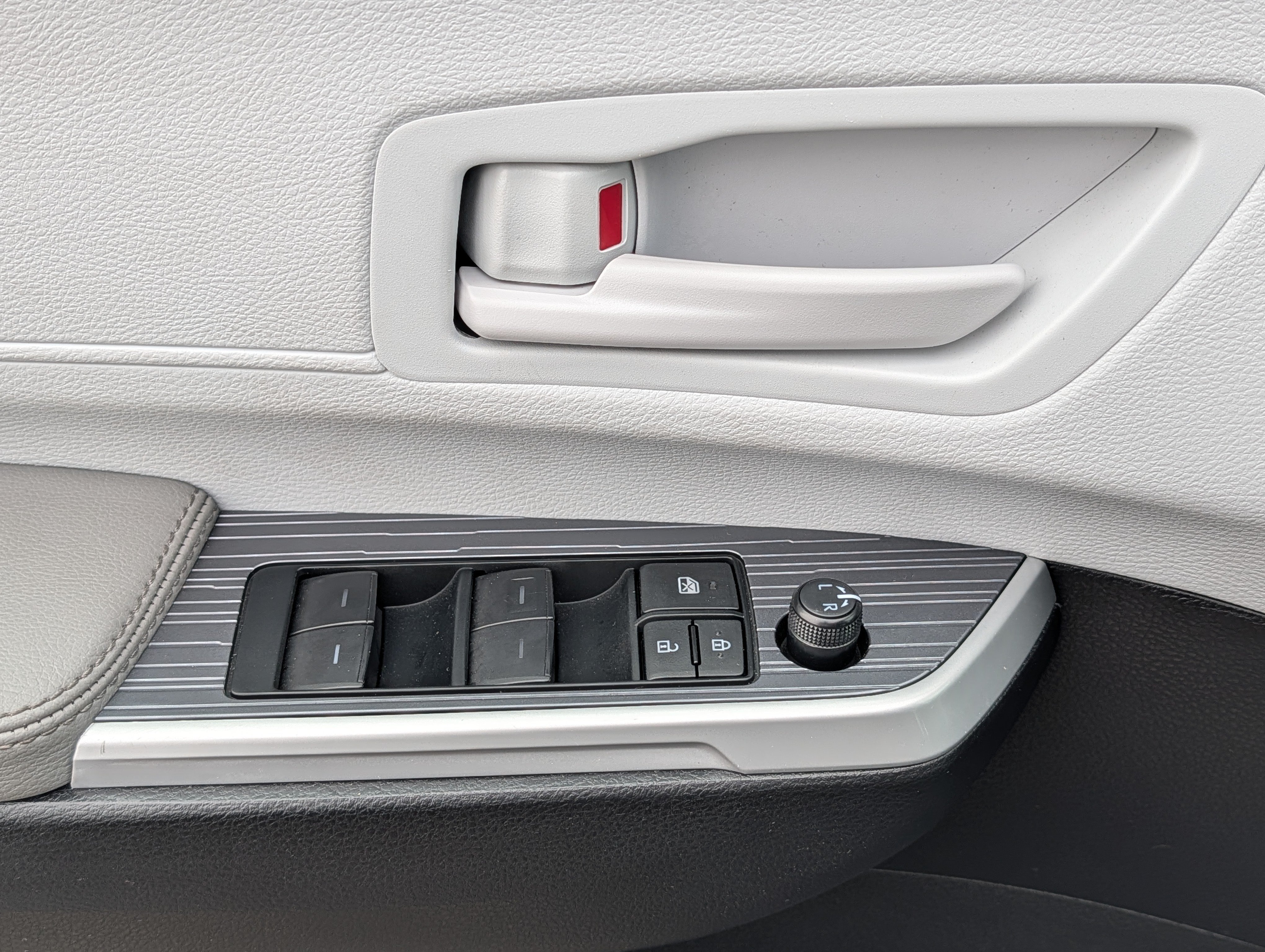 Certified 2026 Toyota Sienna LE FWD image 19